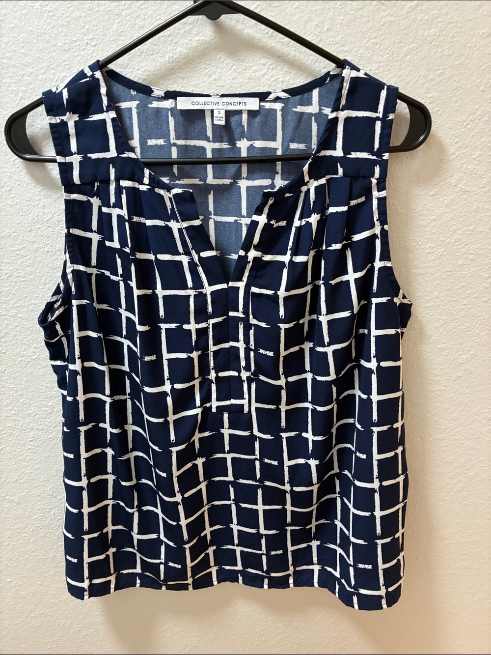 Collective Concepts Navy & White V-Neck Sleeveless Grid-Print Top